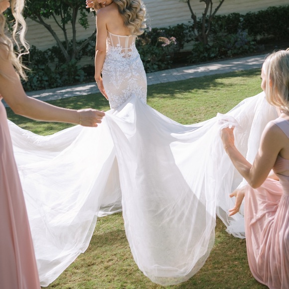 Berta Privee Wedding Dress - Picture 2 of 6